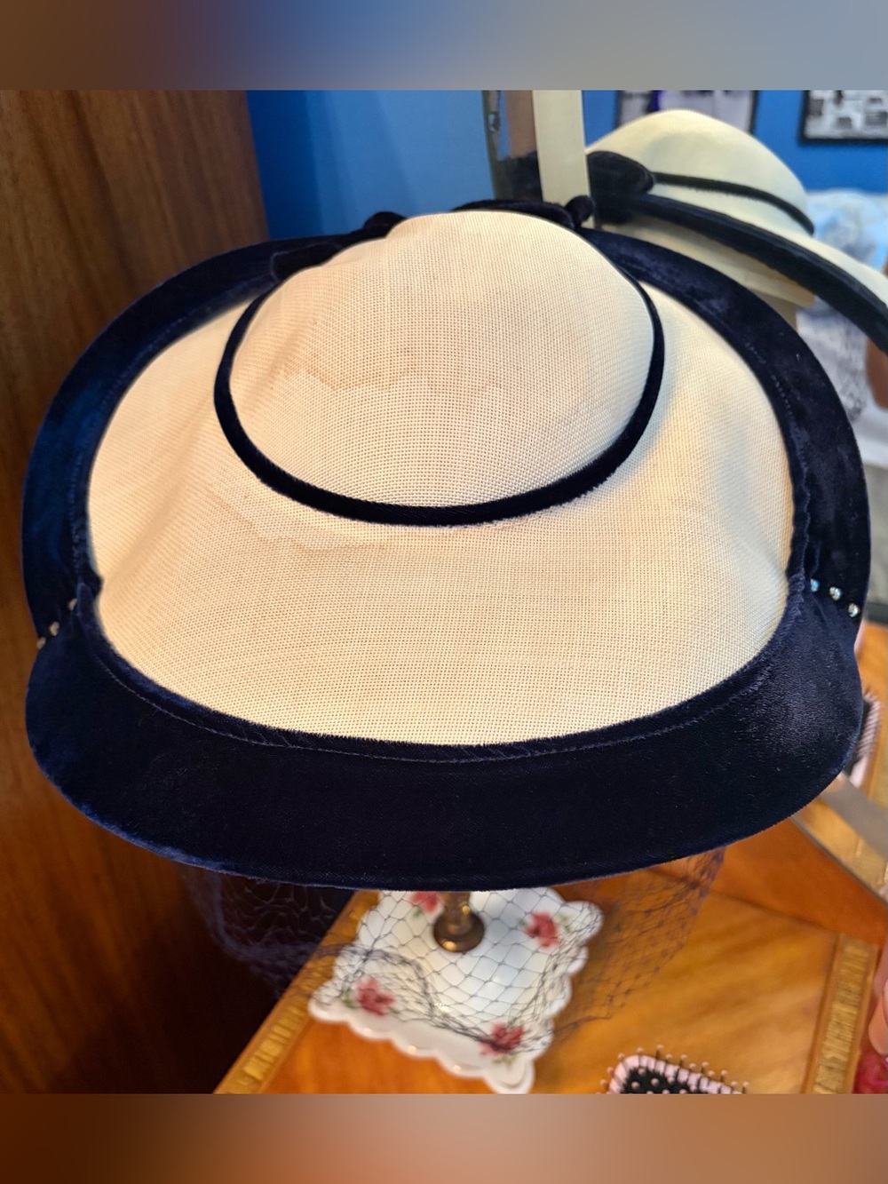 1940s 1950s Cream & Navy Velvet Rhinestone Trim Veil Wide Brim Picture Hat